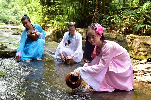七夕節(jié)農(nóng)村的家里還韌針，烙“七巧餅”么？你們那里“七夕”都有什么風(fēng)俗習(xí)慣？