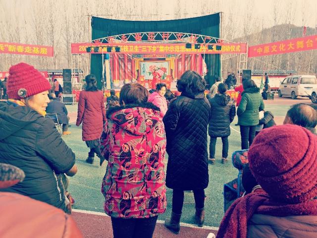說說你家鄉(xiāng)過年都有什么特色習俗？